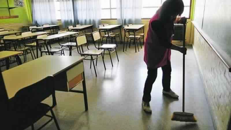 Docentes denuncian falta de porteros y aseguran que deben limpiar las escuelas